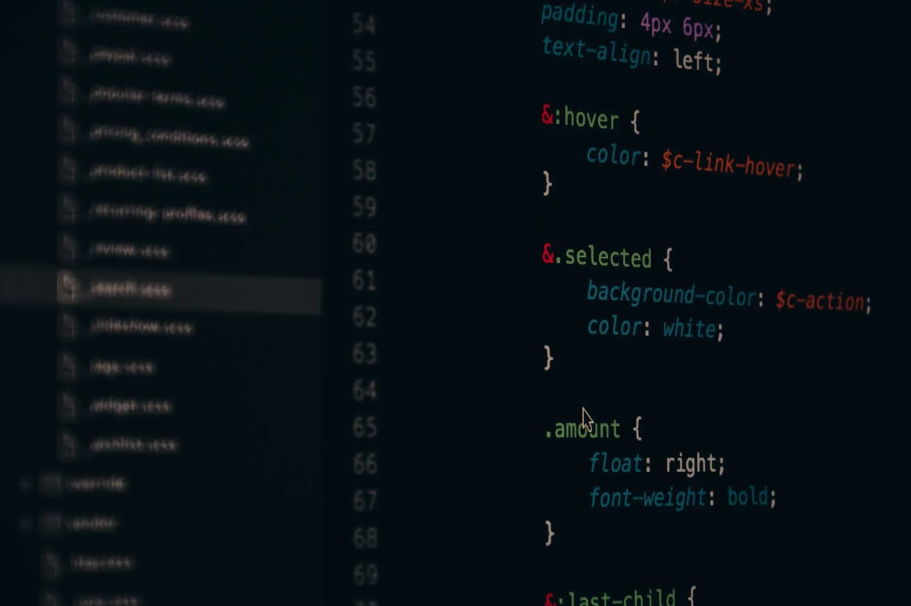 Un team di sviluppatori al lavoro su software personalizzato