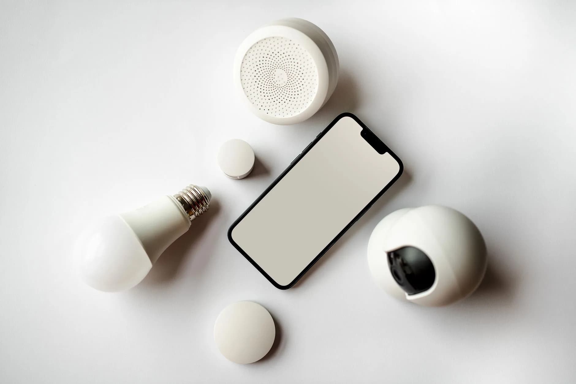 Dispositivi IoT connessi in un ambiente aziendale