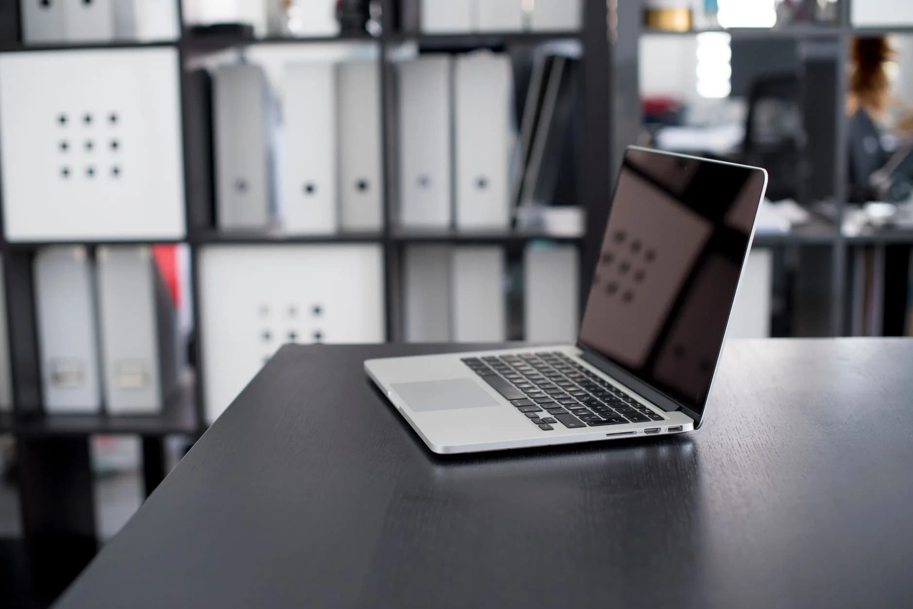 Un computer che mostra un software di automazione