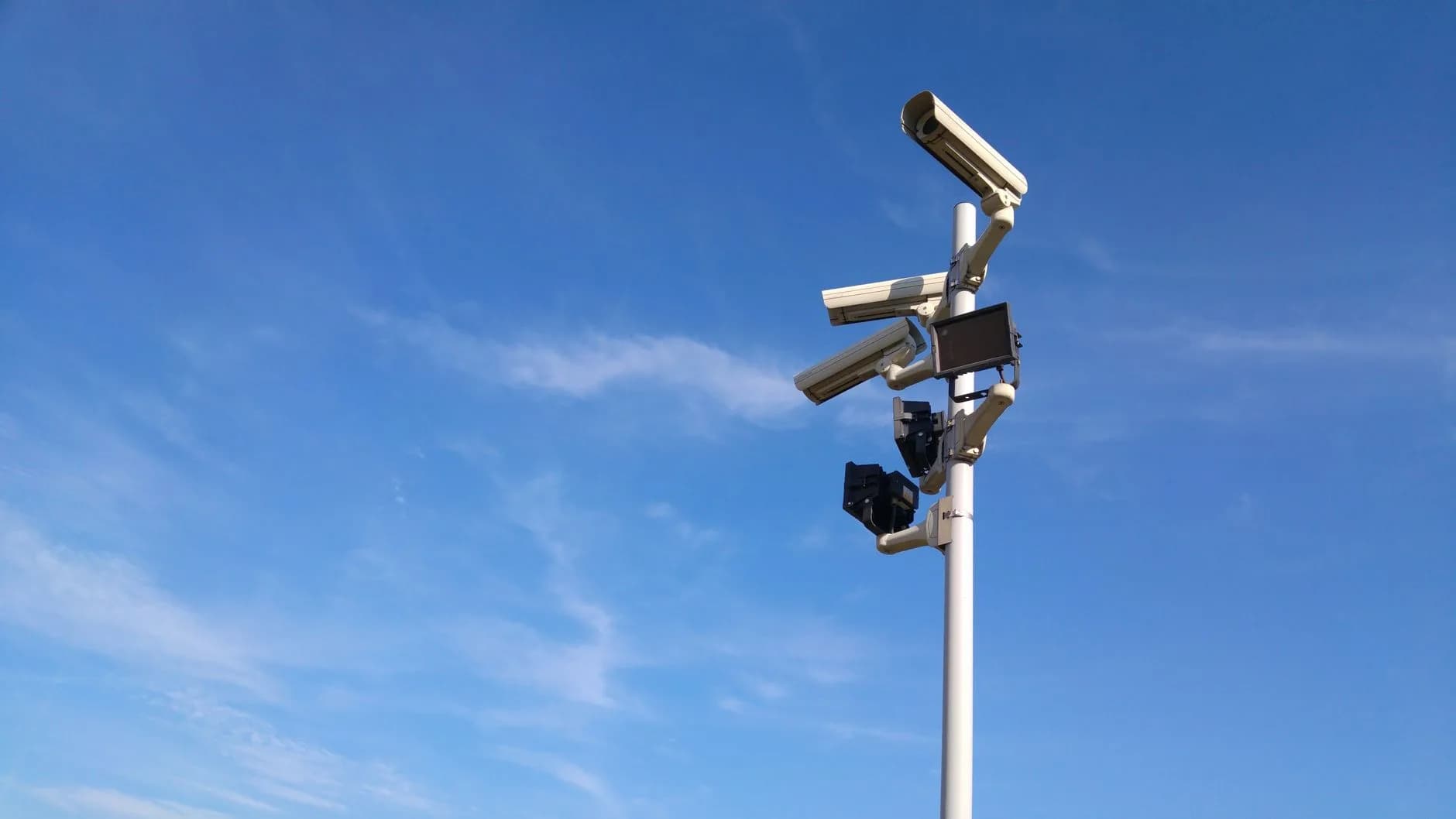 Monitoraggio di sicurezza con video analytics in azienda